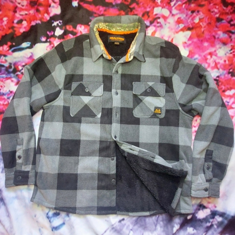 Realtree Lined Plaid Button Up Shirt